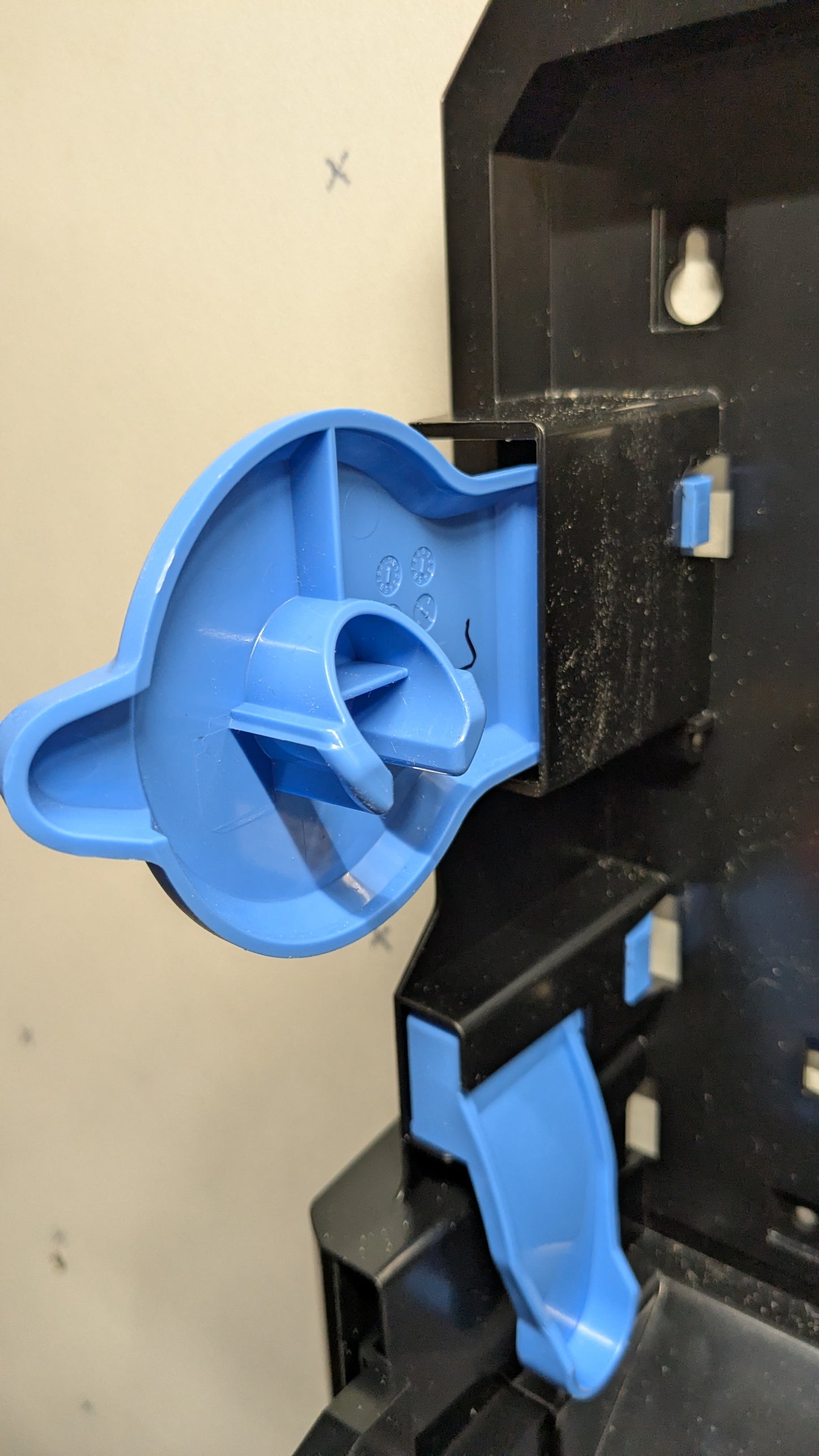 Georgia Pacific Blue Ultra 59594 manual dispenser Adapter kit for the universal roll