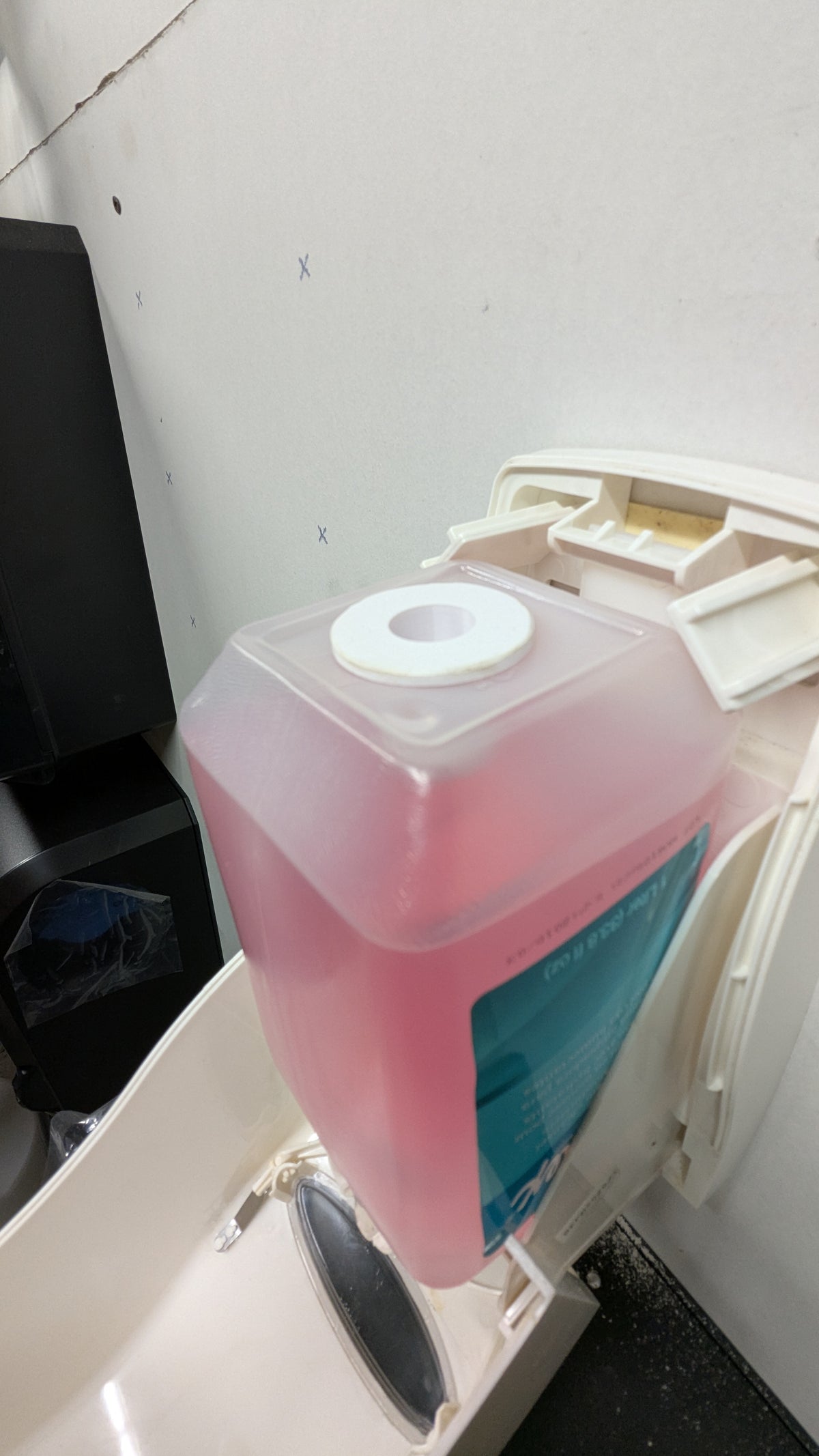 DIY Kimberley Clark Scott 91552 Refillable Adapter Kit.